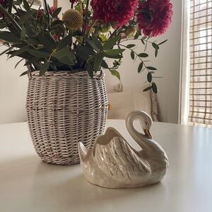 swan planter